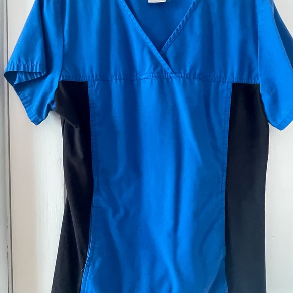 Scrub tops - Picture 3 of 3